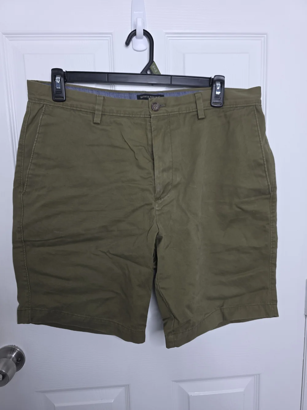 Banana Republic Olive Green Flat-Front Men’s Shorts